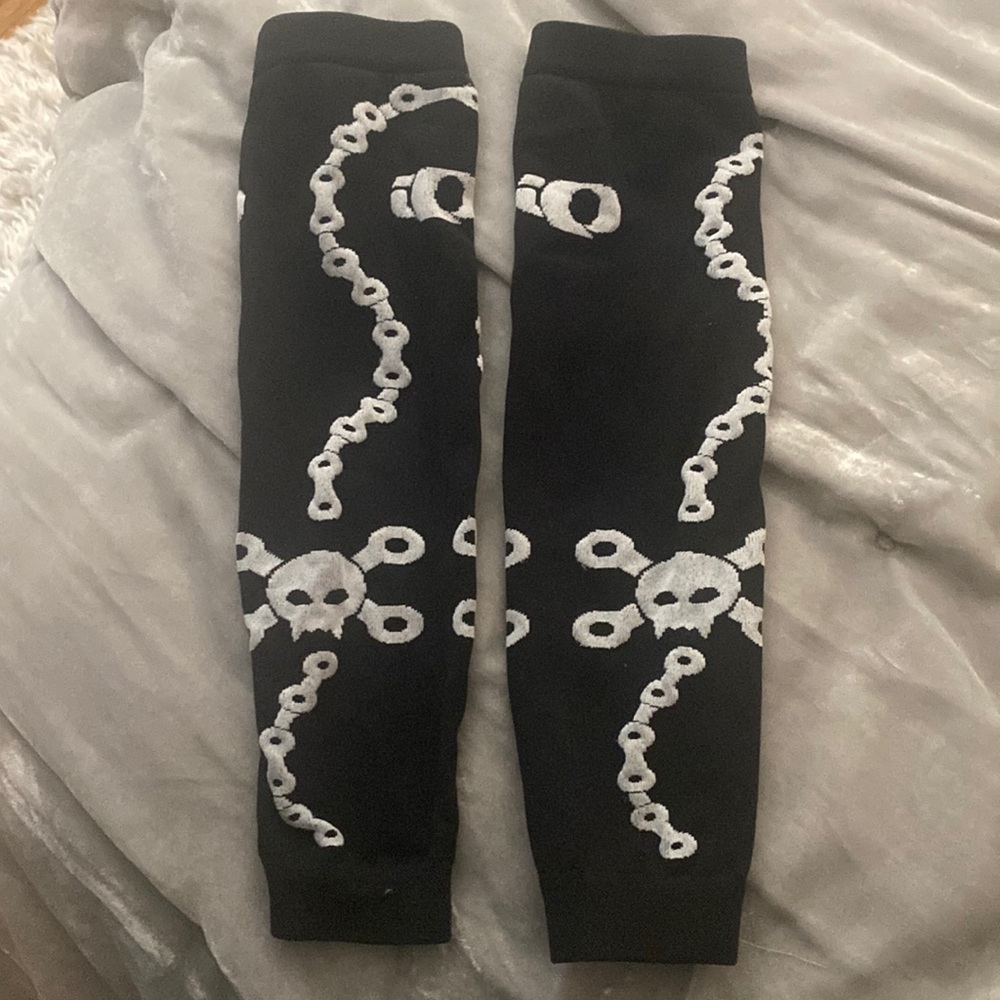 COPY - Pearl Izumi arm warmers, black and white skull